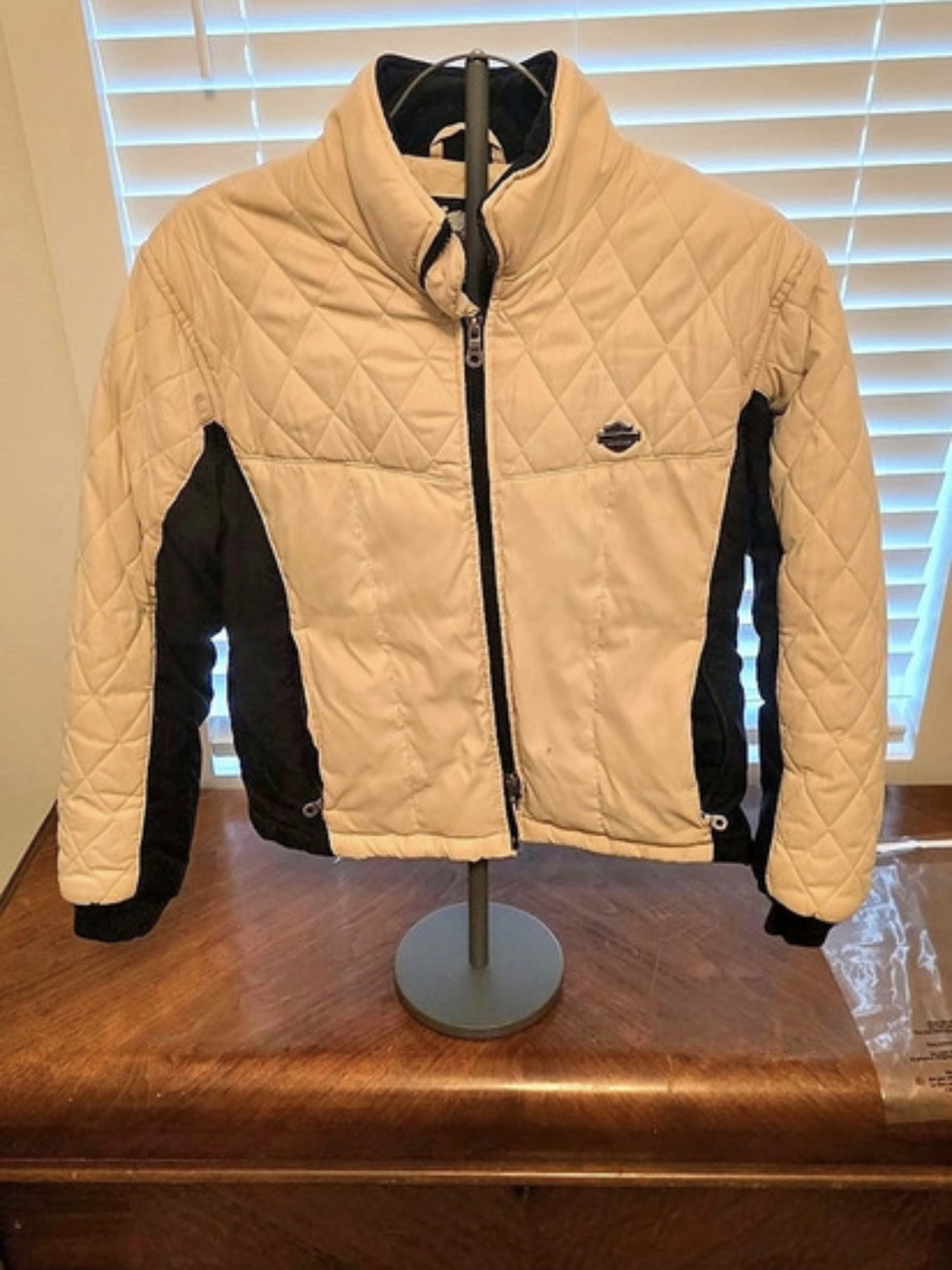Harley-Davidson Puffer Jacket Quilted in Cream & Black Size Medium Vintage